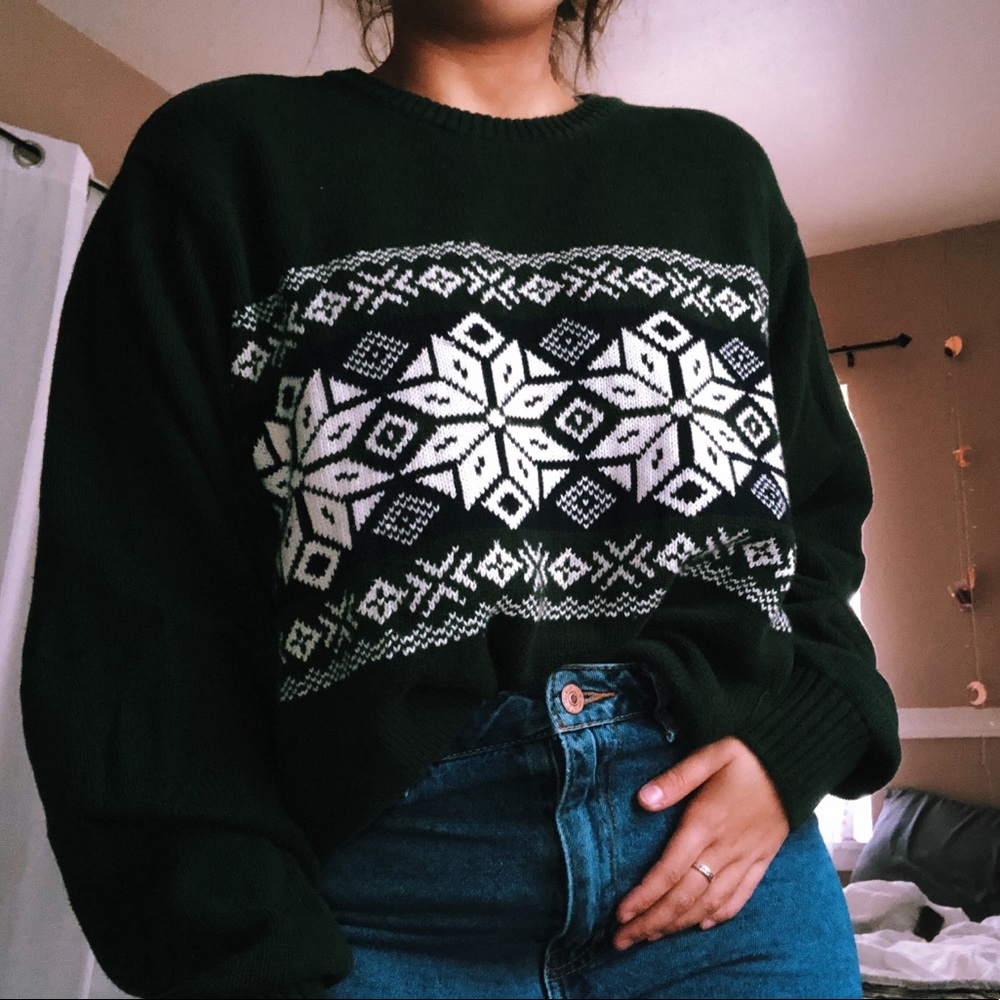 ✰GREEN THRIFTED SWEATER ✰